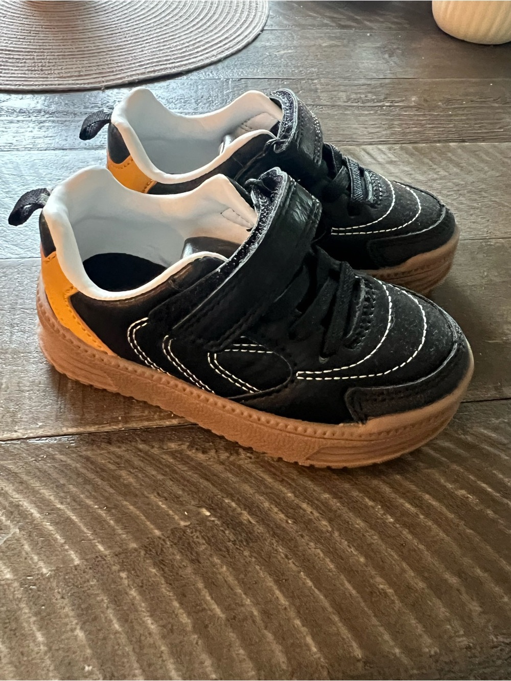 Black & Yellow Low-Top Sneakers Size 6 Toddler